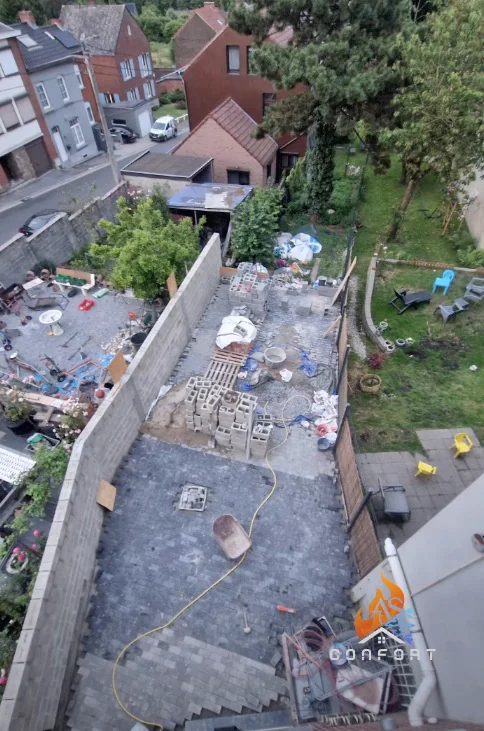 Vue du chantier de terrasse pendant la préparation
