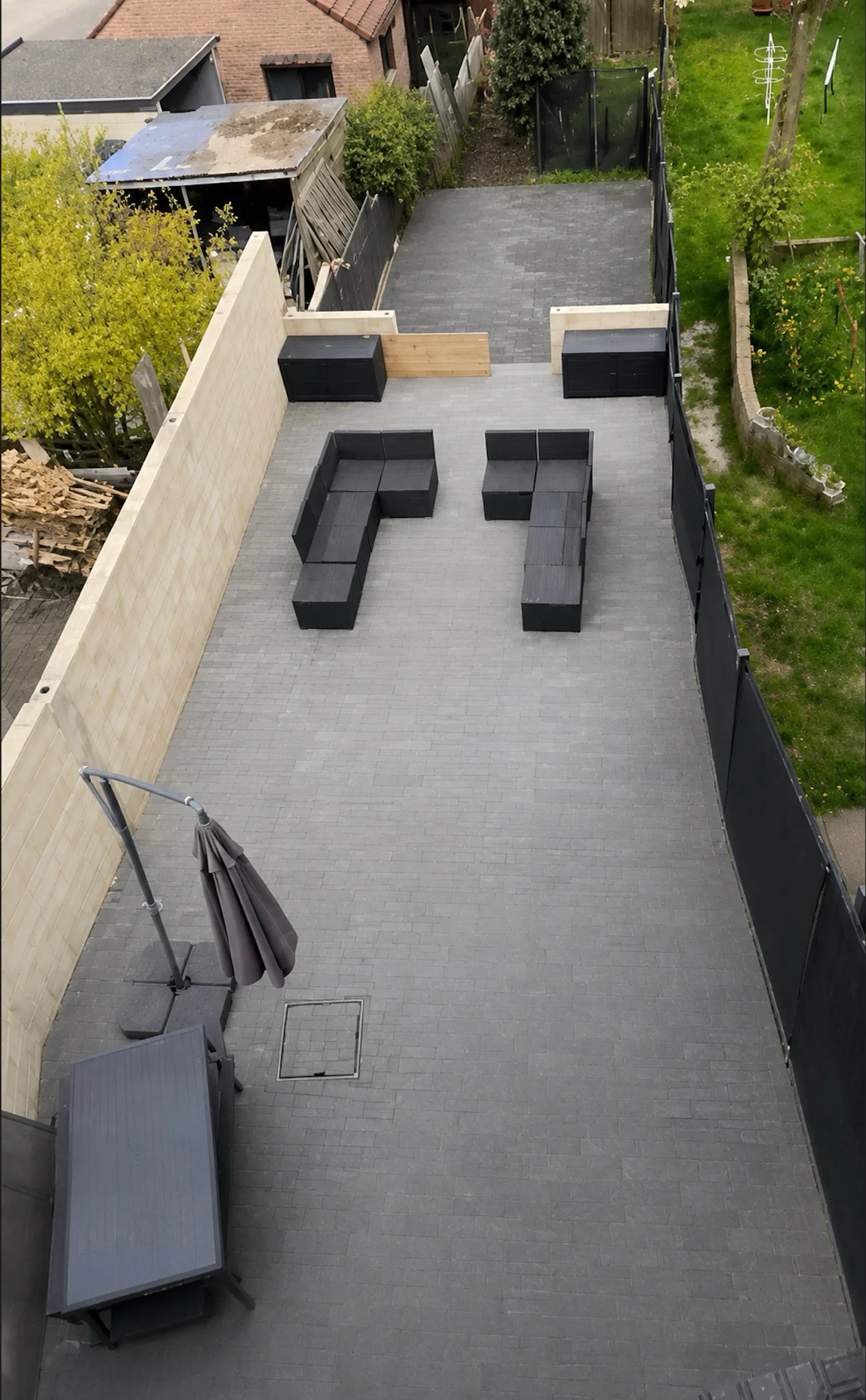 Terrasse pavée terminée et aménagée par AS Confort